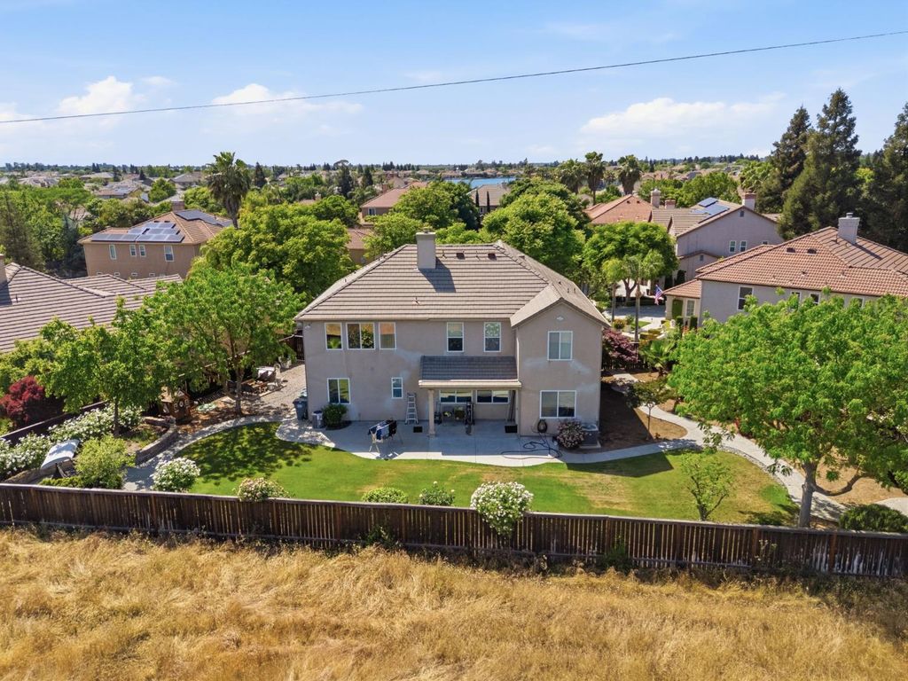 Image 63 of property listing at 11092 E Le Conte Pass Ct, Clovis, CA 93619