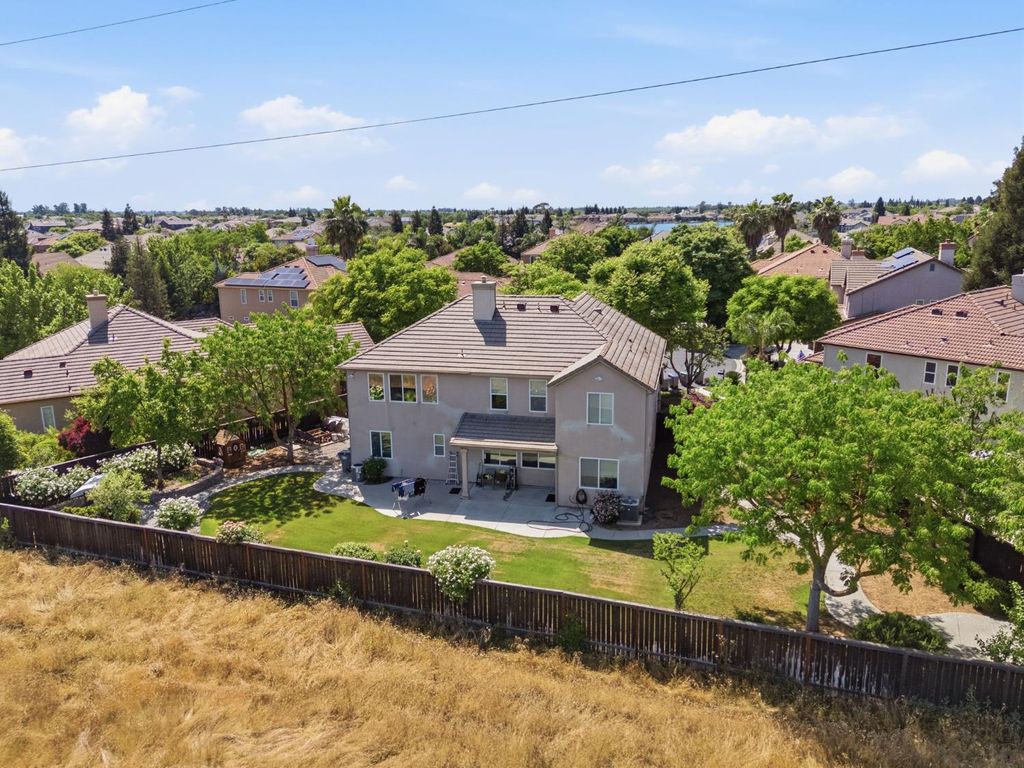 Image 65 of property listing at 11092 E Le Conte Pass Ct, Clovis, CA 93619