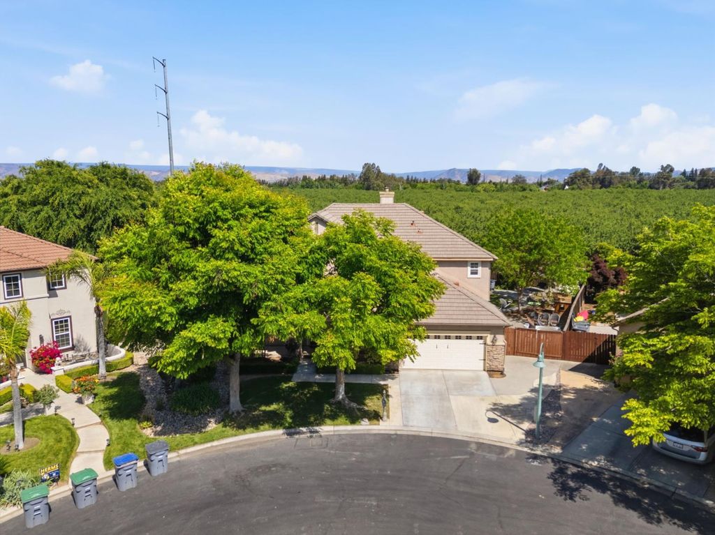 Image 67 of property listing at 11092 E Le Conte Pass Ct, Clovis, CA 93619