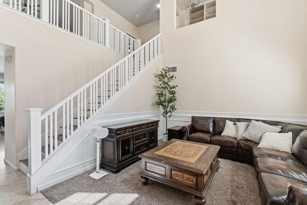 Image 7 of property listing at 11092 E Le Conte Pass Ct, Clovis, CA 93619