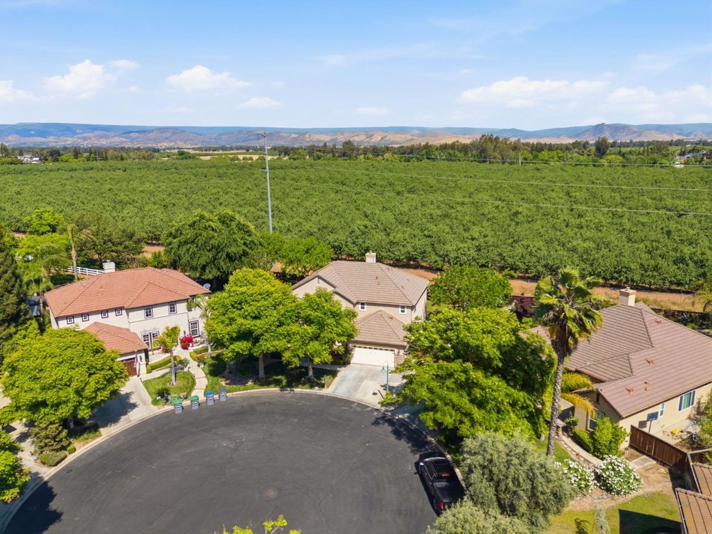 Image 70 of property listing at 11092 E Le Conte Pass Ct, Clovis, CA 93619