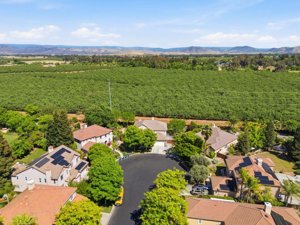 Image 71 of property listing at 11092 E Le Conte Pass Ct, Clovis, CA 93619