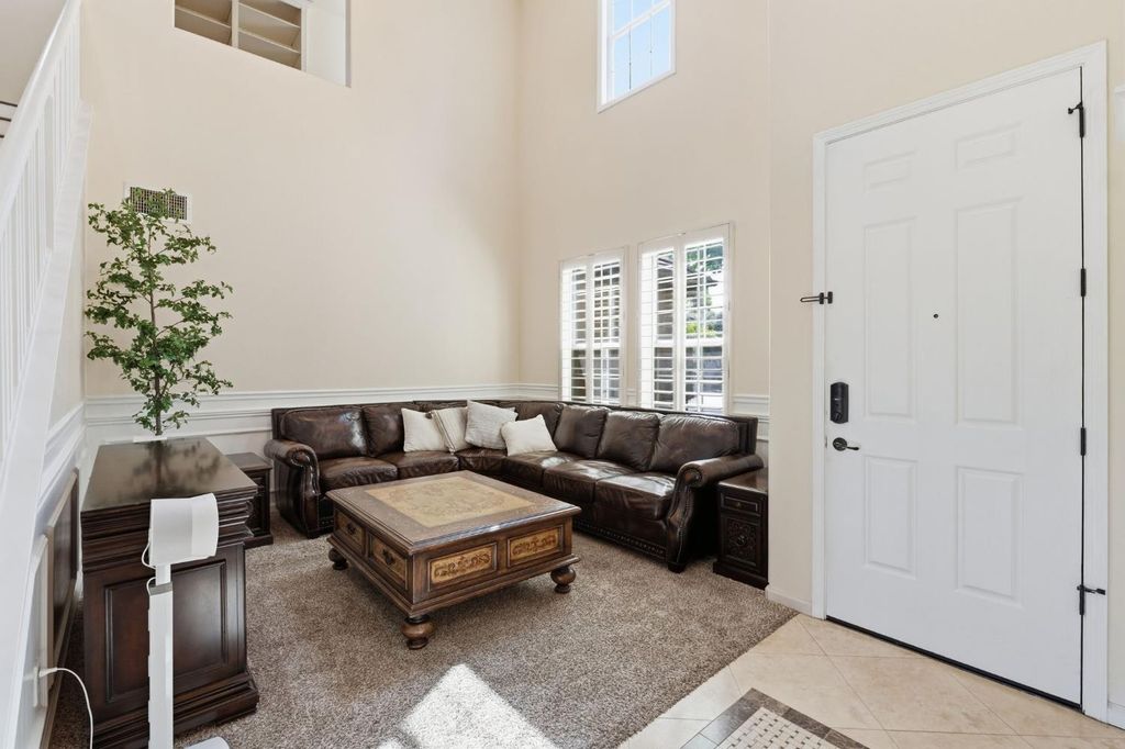 Image 8 of property listing at 11092 E Le Conte Pass Ct, Clovis, CA 93619