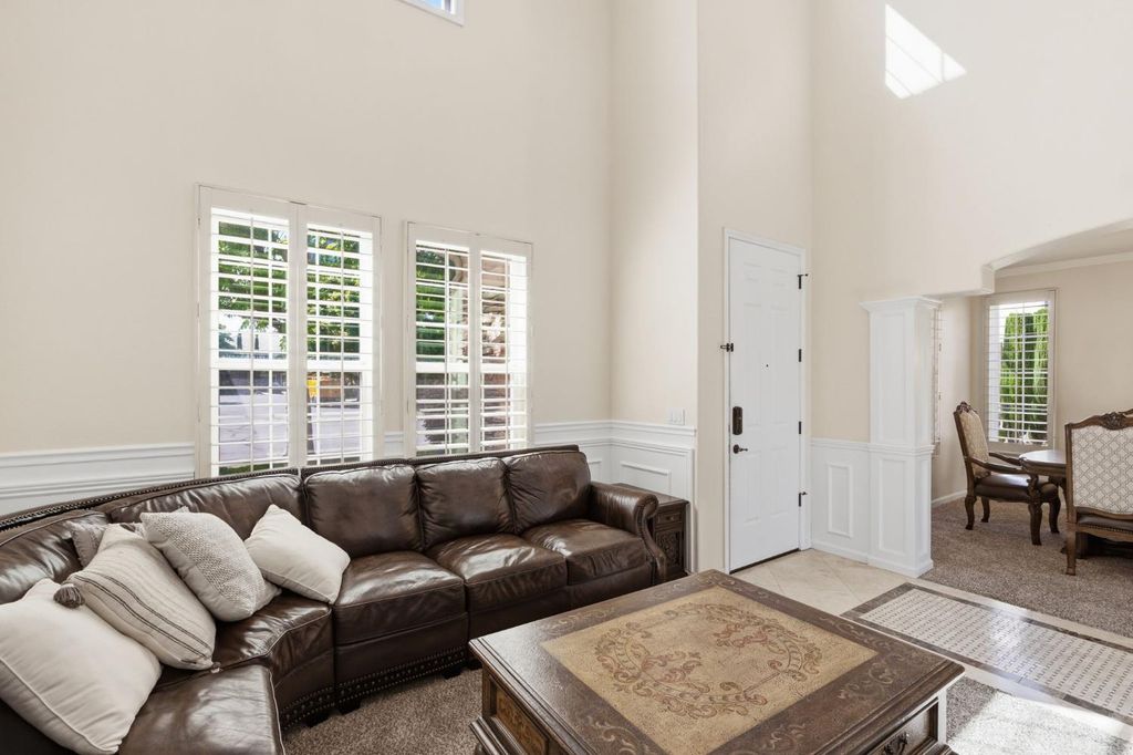 Image 9 of property listing at 11092 E Le Conte Pass Ct, Clovis, CA 93619