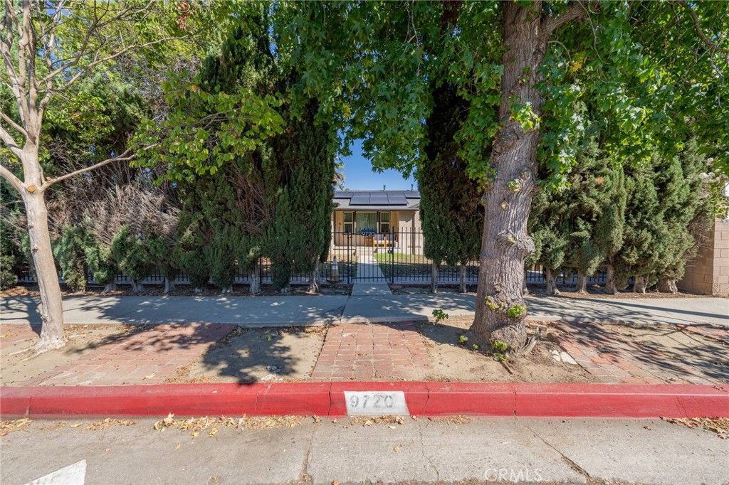 9720 Hayvenhurst, North Hills, CA 91343 — exterior