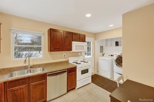 1059 Dunleavy Drive, Highland Charter Township, MI 48356