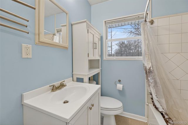 1059 Dunleavy Drive, Highland Charter Township, MI 48356