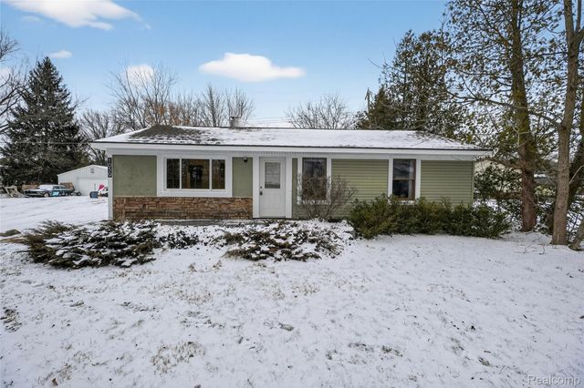 1059 Dunleavy Drive, Highland Charter Township, MI 48356