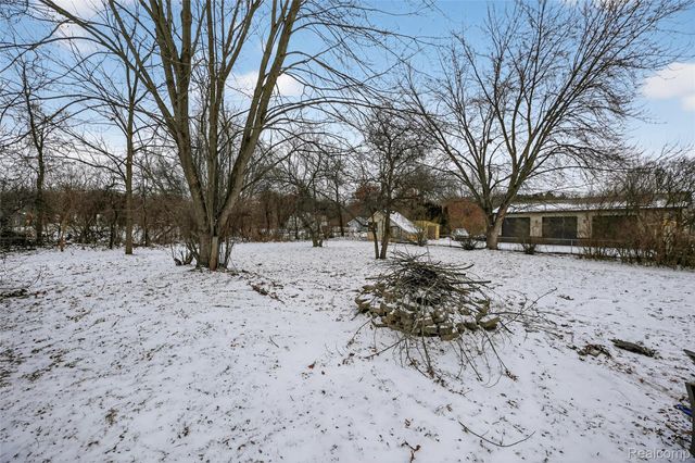 1059 Dunleavy Drive, Highland Charter Township, MI 48356