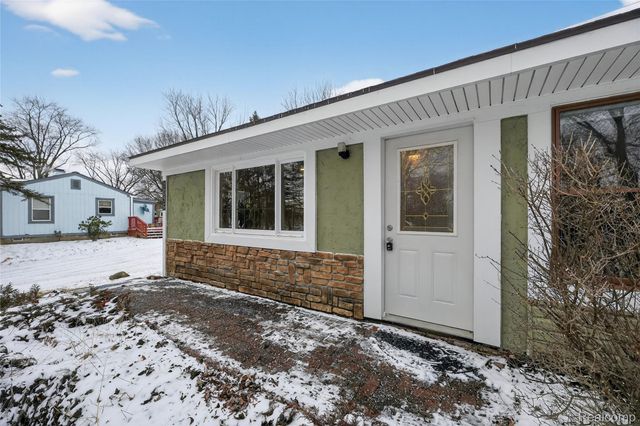 1059 Dunleavy Drive, Highland Charter Township, MI 48356