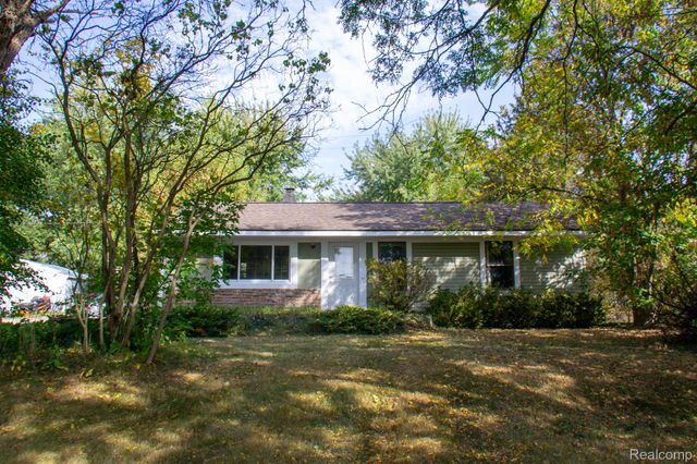 1059 Dunleavy Drive, Highland Charter Township, MI 48356