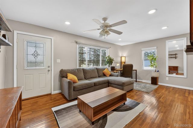 1059 Dunleavy Drive, Highland Charter Township, MI 48356