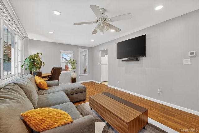 1059 Dunleavy Drive, Highland Charter Township, MI 48356