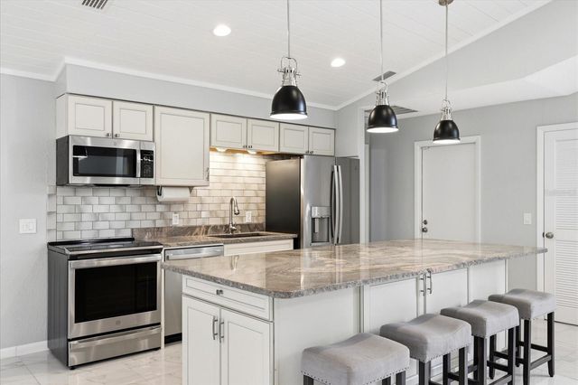 204 SE 2ND AVENUE, Crystal River, FL 34429