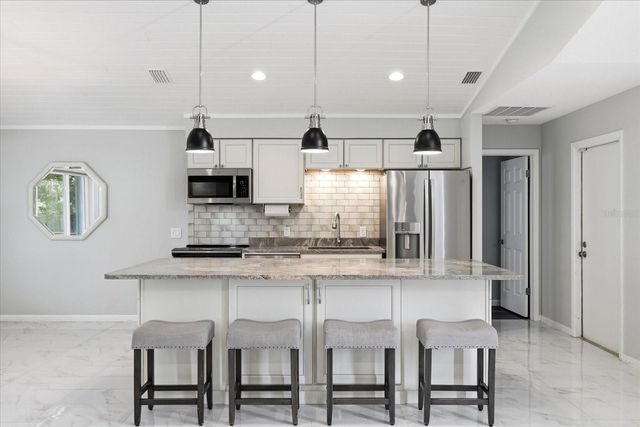 204 SE 2ND AVENUE, Crystal River, FL 34429