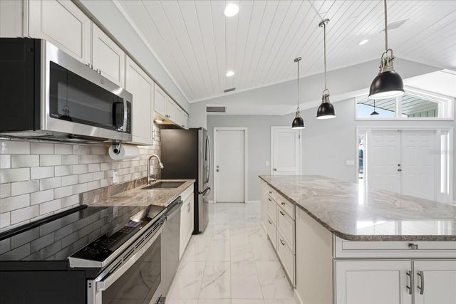 204 SE 2ND AVENUE, Crystal River, FL 34429