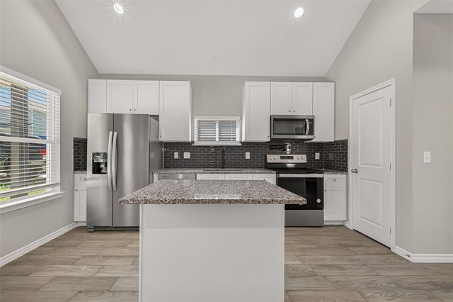 352 Westchase, Montgomery, TX 77316