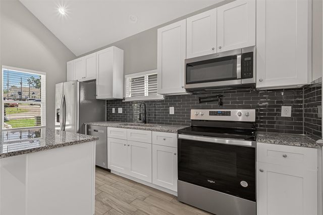 352 Westchase, Montgomery, TX 77316