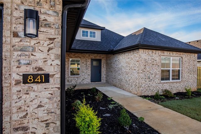 841 Bellagiola Avenue, Tontitown, AR 72762