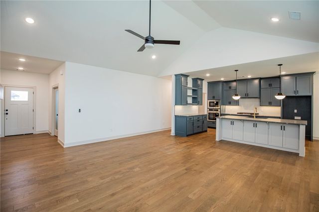 841 Bellagiola Avenue, Tontitown, AR 72762