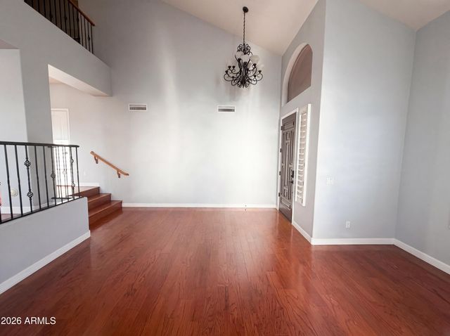 2113 W EAGLE FEATHER Road, Phoenix, AZ 85085