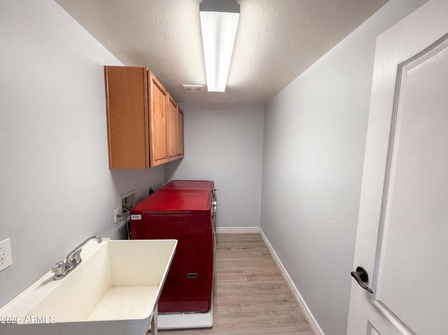 2113 W EAGLE FEATHER Road, Phoenix, AZ 85085