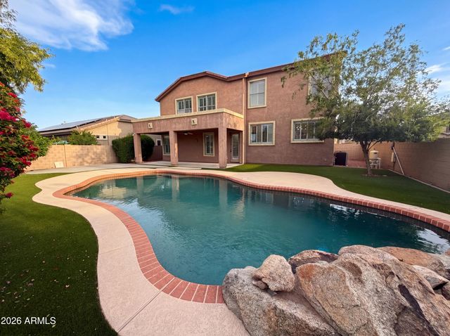 2113 W EAGLE FEATHER Road, Phoenix, AZ 85085