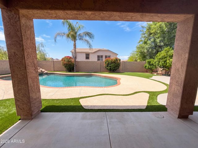 2113 W EAGLE FEATHER Road, Phoenix, AZ 85085