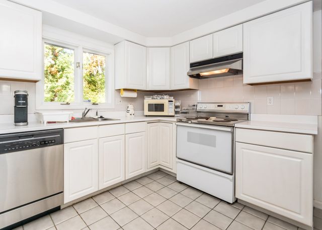 14 Ode Street, Waltham, MA 02451