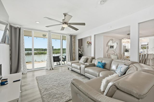 732 Blue Fathom Drive, Runaway Bay, TX 76426