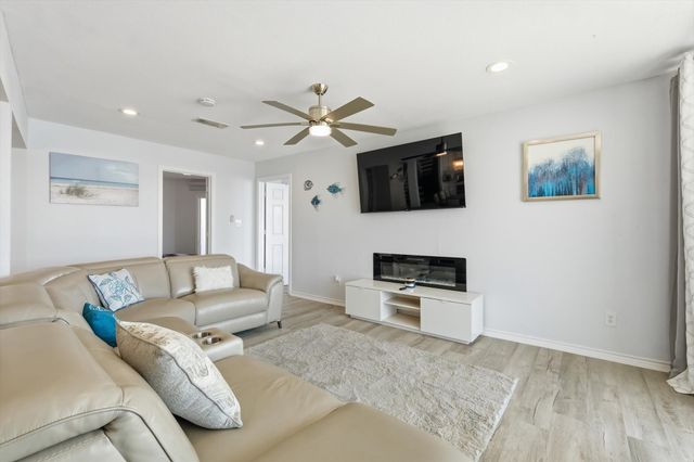 732 Blue Fathom Drive, Runaway Bay, TX 76426