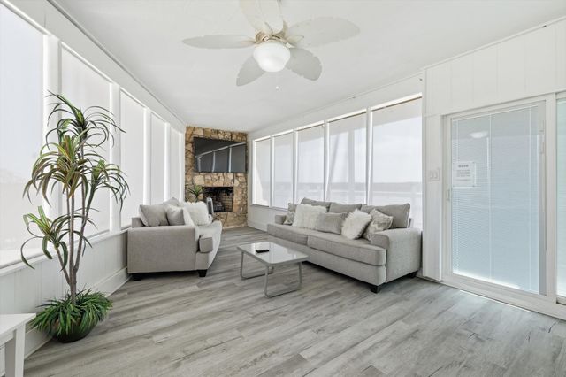 732 Blue Fathom Drive, Runaway Bay, TX 76426