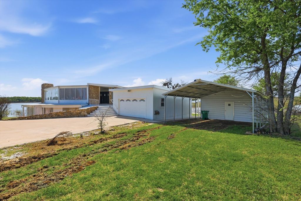 732 Blue Fathom Drive, Runaway Bay, TX 76426