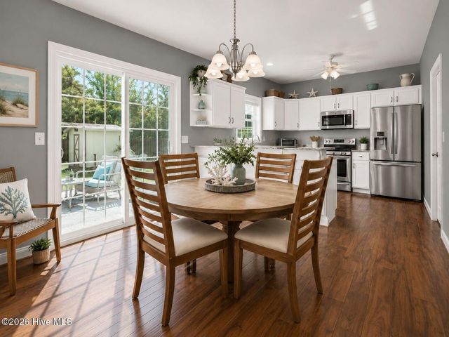 39 Shandy Way, Hampstead, NC 28443