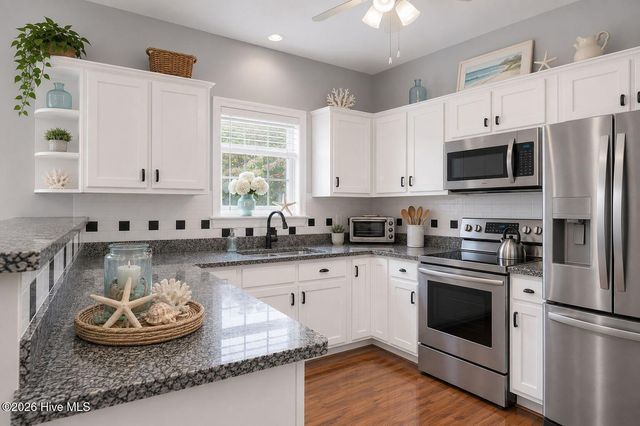 39 Shandy Way, Hampstead, NC 28443