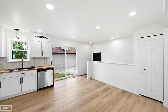 16209 Secretariat Street, Roseville, MI 48066