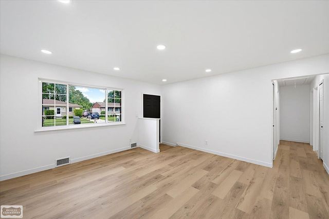 16209 Secretariat Street, Roseville, MI 48066