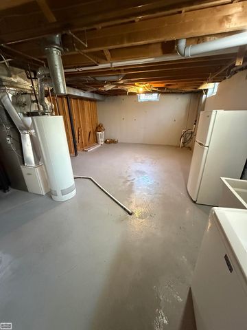 16209 Secretariat Street, Roseville, MI 48066