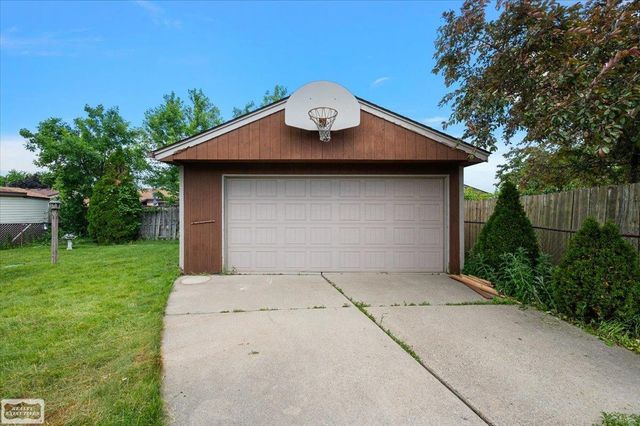 16209 Secretariat Street, Roseville, MI 48066