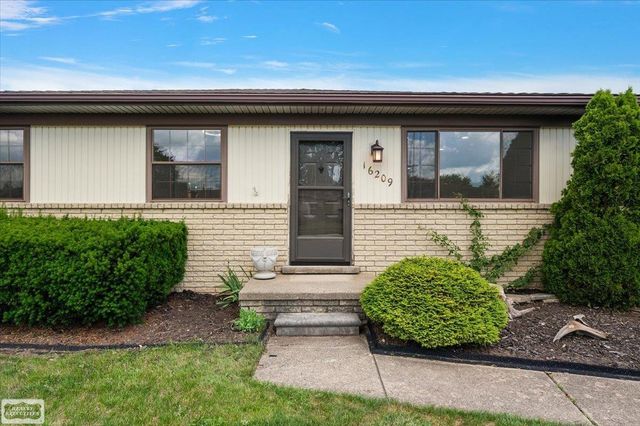 16209 Secretariat Street, Roseville, MI 48066