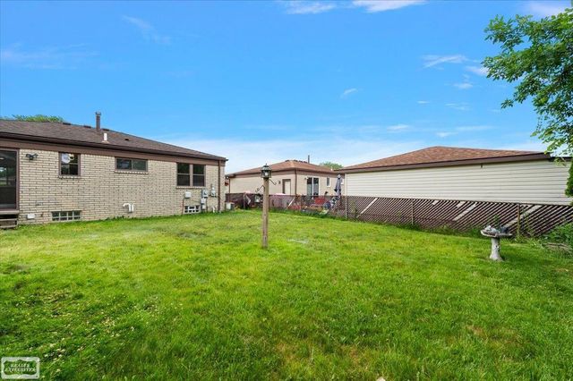 16209 Secretariat Street, Roseville, MI 48066