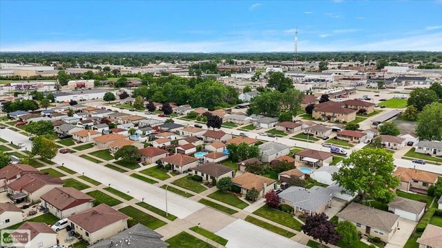 16209 Secretariat Street, Roseville, MI 48066
