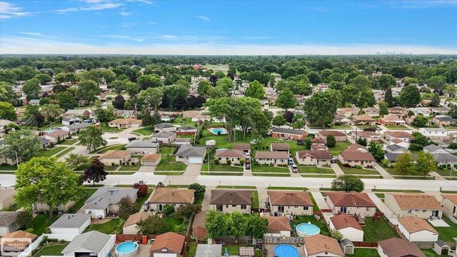 16209 Secretariat Street, Roseville, MI 48066