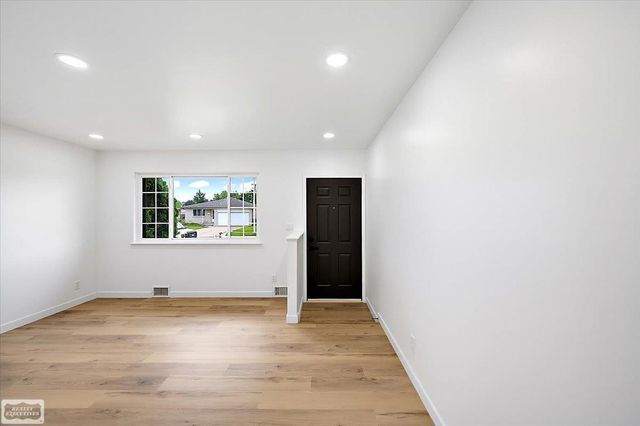 16209 Secretariat Street, Roseville, MI 48066