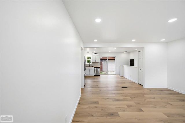 16209 Secretariat Street, Roseville, MI 48066