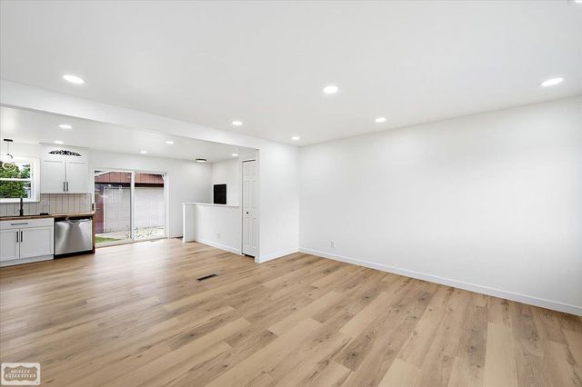 16209 Secretariat Street, Roseville, MI 48066