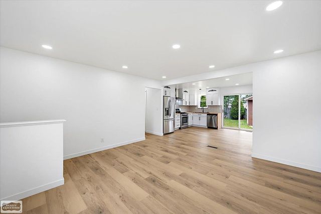 16209 Secretariat Street, Roseville, MI 48066