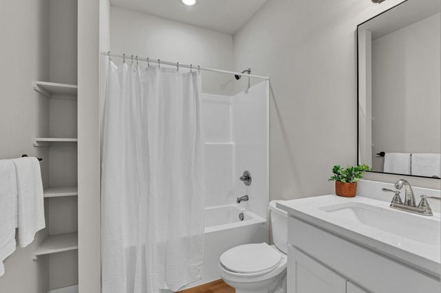 2108-2110 E Plaza Court, Haysville, KS 67060