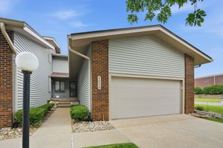 4570 Bunker Hill Drive, Bettendorf, IA 52722