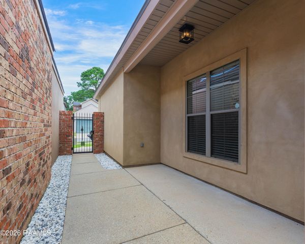 223 Chimney Rock Boulevard, Lafayette, LA 70508